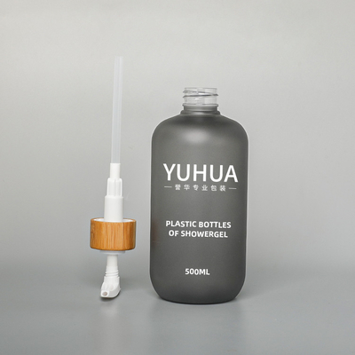灰色の 500ml のプラスチック包装のびんのボディ ケアによって曇らされるリサイクル