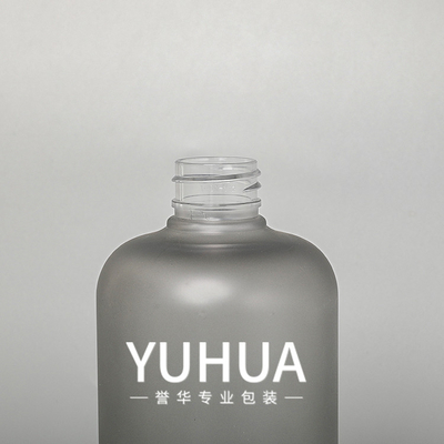 灰色の 500ml のプラスチック包装のびんのボディ ケアによって曇らされるリサイクル