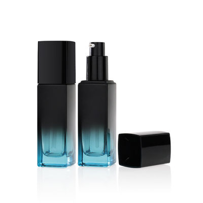 液体の基礎30ml 60ml化粧品の包装セットの黒はポンプによって曇らした