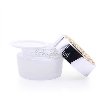50g化粧品のクリーム色の容器を包むYUHUA 120ml Skincareのびん