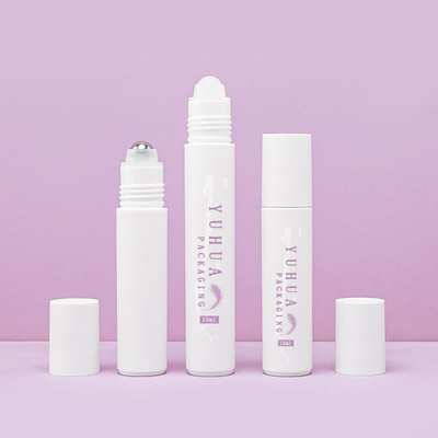 びんの白い色によってカスタマイズされるロゴの10ml 15ml PPのプラスチック ロール
