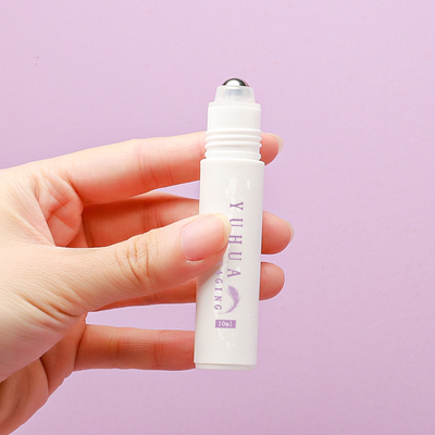びんの白い色によってカスタマイズされるロゴの10ml 15ml PPのプラスチック ロール