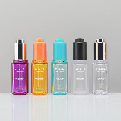 プラスチックびん30mlを包む空の精油の点滴器のびんの血清